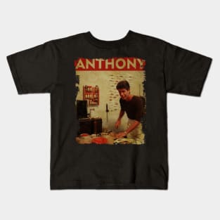 TEXTURE ART- Anthony Bourdain - RETRO Kids T-Shirt